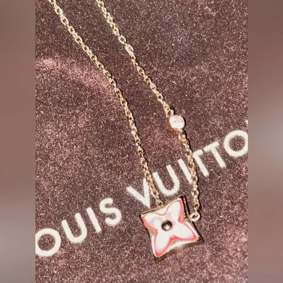 Louis Vuitton Color Blossom BB Mother Of Pearl Diamond Star Pendant in 18K RG - Picture 9 of 16